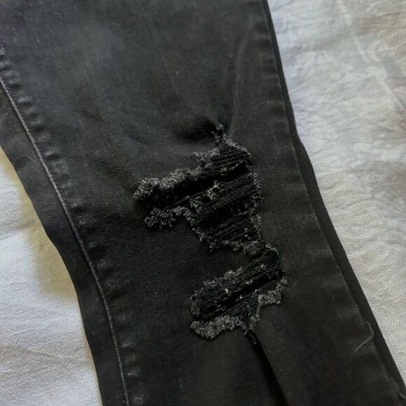 Universal Thread Black Mid-Rise Distressed Skinny Jeans Frayed Hem Size 8 / 29 R - Picture 6 of 13
